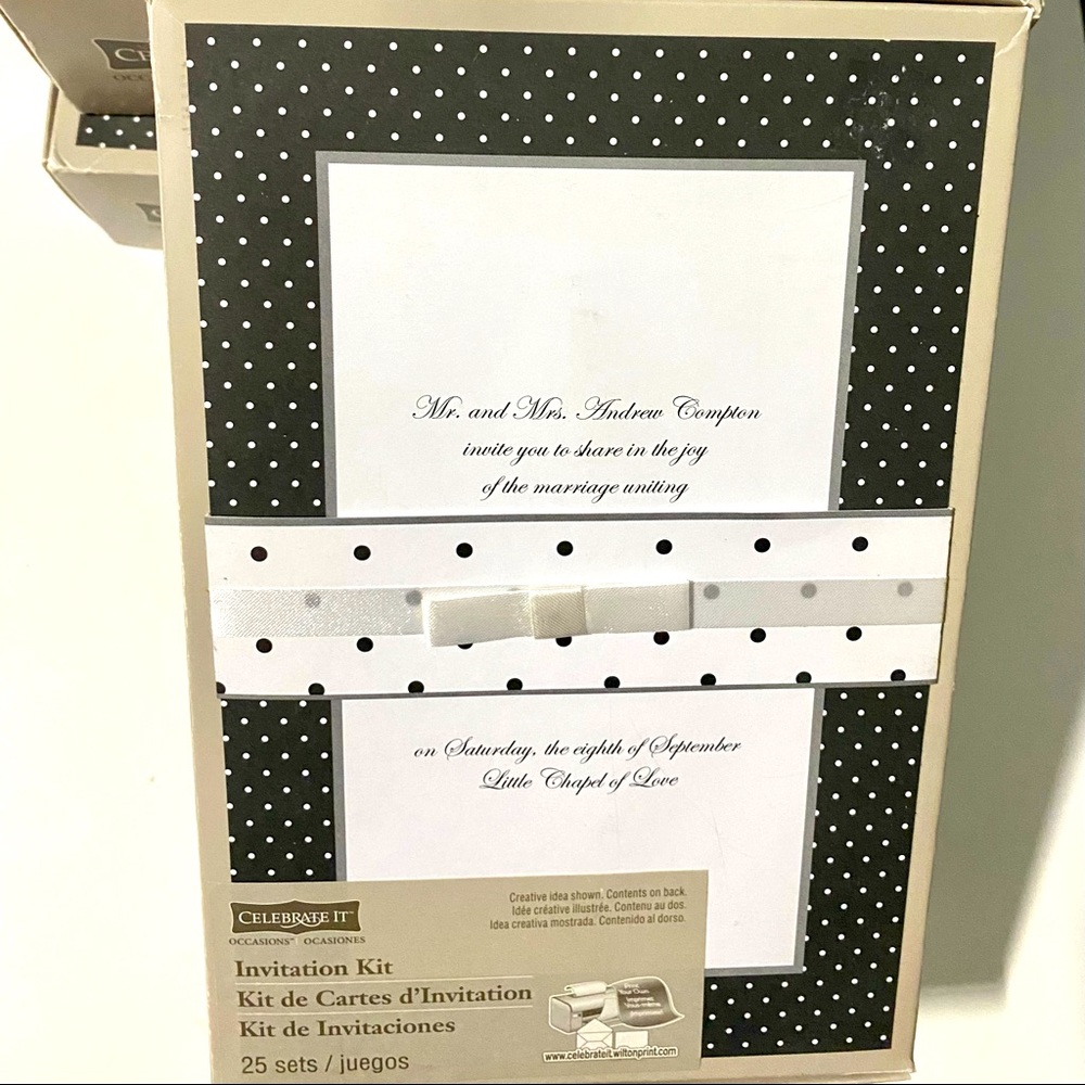 Polka Dot Customizable Wedding Invitation Kit (Set of 4)